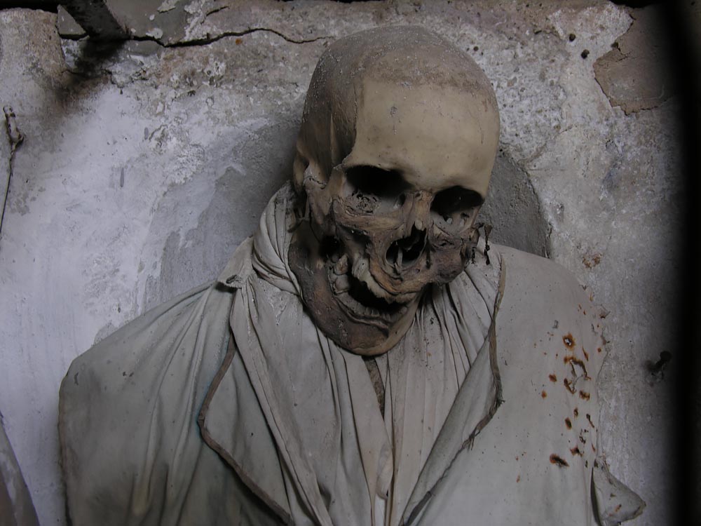 Skeletons, dressed: Photographs from the Palermo catacombs @SteveGiovinco