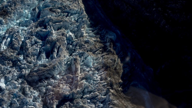 Photographing the Haunting Beauty of Melting Glaciers in Greenland